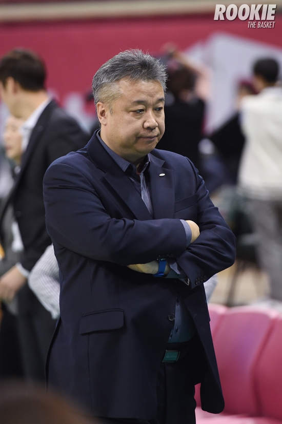 삼성생명 임근배 감독, 4연패에도 “선수들은 100% 다 해줬다” 칭찬