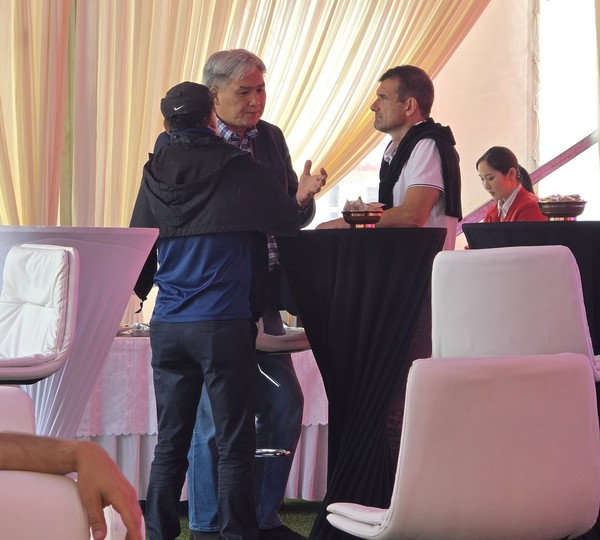 사진 가운데 - 바첸겔 고토브 몽골농구협회장, 사진 오른쪽 - FIBA 3x3 총괄 디렉터 알렉스 산체스