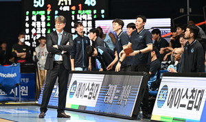 "서로 간 신뢰 재확인했다" 소노 손창환 감독, 주말 연전 패배 후 선수들... - 뉴스 썸네일 이미지